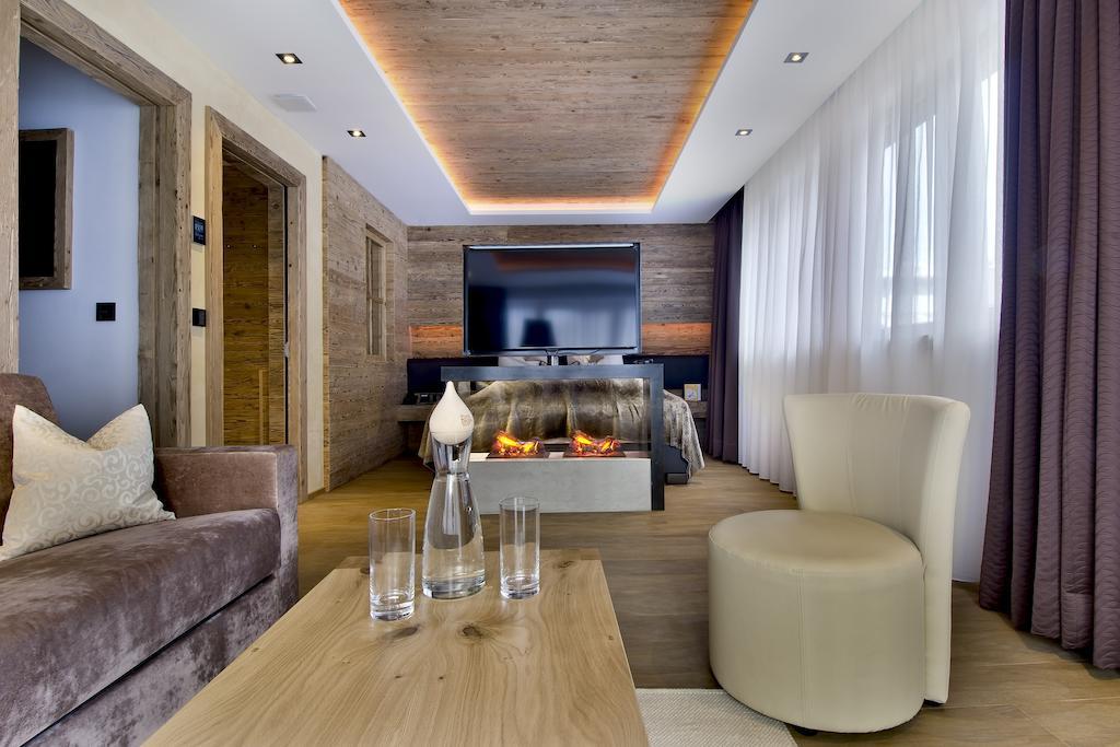 Pete Alpine Boutique Hotel - Klein Und Fein - Private Spa Suiten Und Zimmer St. Anton am Arlberg Cameră foto