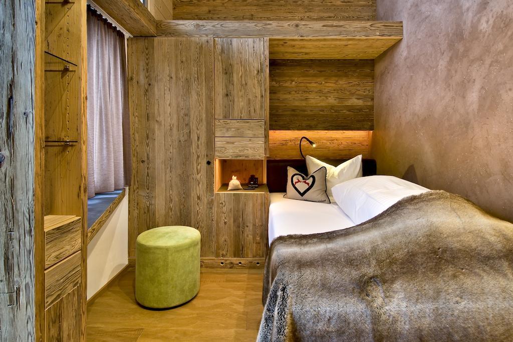 Pete Alpine Boutique Hotel - Klein Und Fein - Private Spa Suiten Und Zimmer St. Anton am Arlberg Cameră foto
