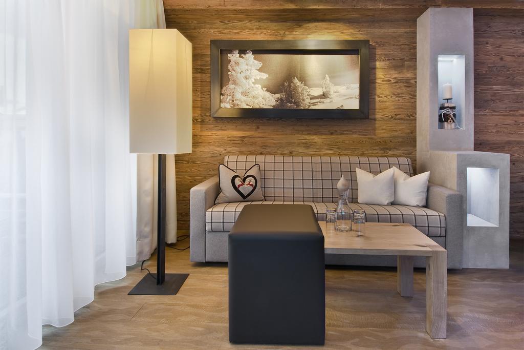 Pete Alpine Boutique Hotel - Klein Und Fein - Private Spa Suiten Und Zimmer St. Anton am Arlberg Cameră foto